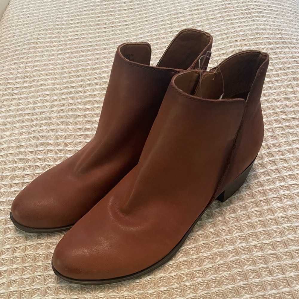 🍂🍁 NWT Lucky Brand Ankle Booties in Cognac 🥃